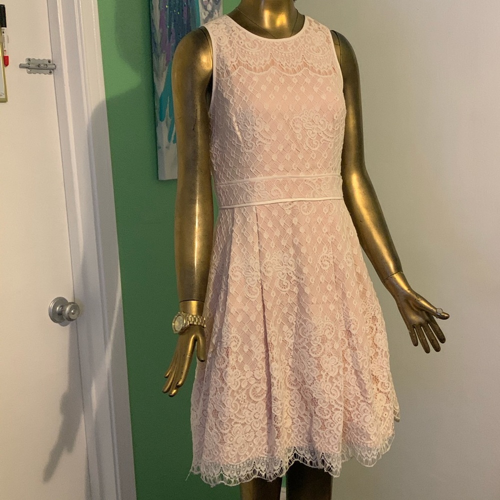 Vince Camuto lace dress with pockets